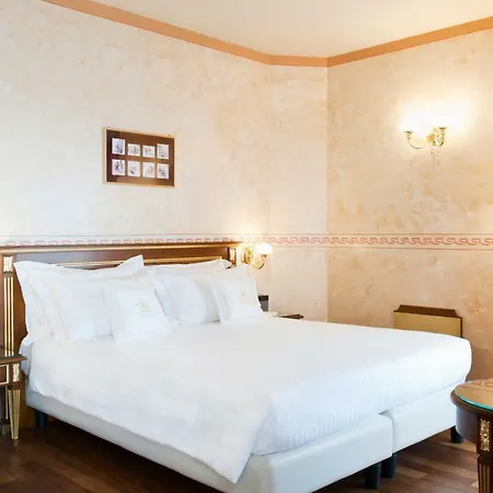 Pagoda Hotel 4*