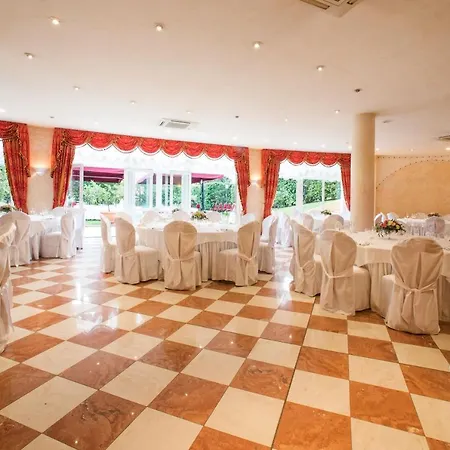 Pagoda Hotel 4*